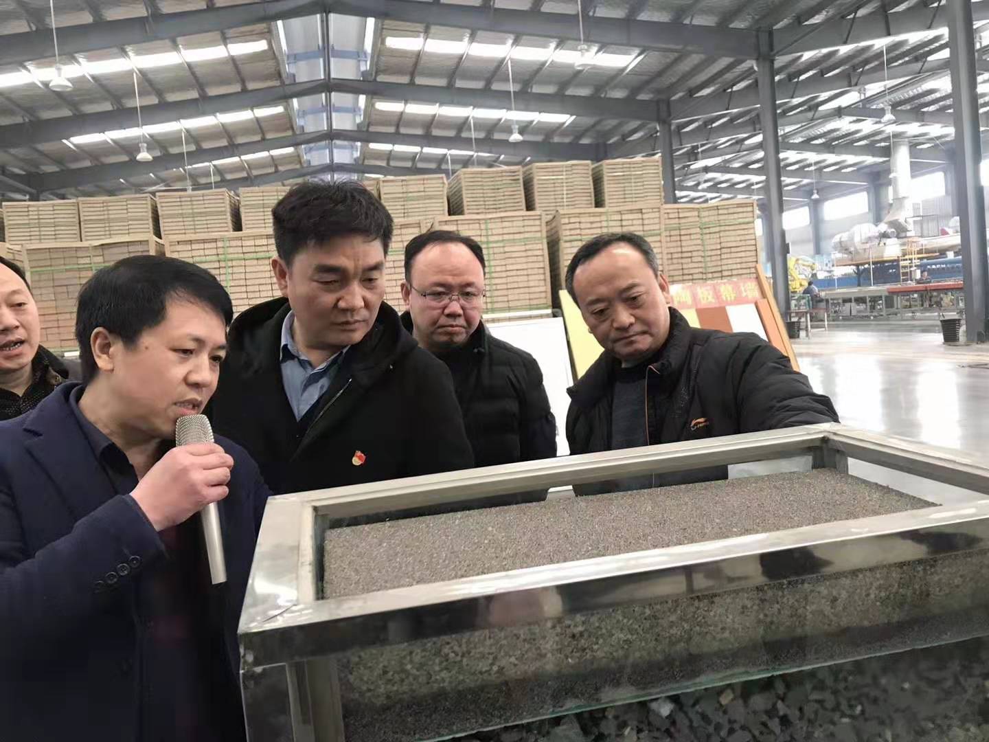 修武縣委常委，縣政府常務(wù)副縣長千懷貴眾光公司考察調(diào)研